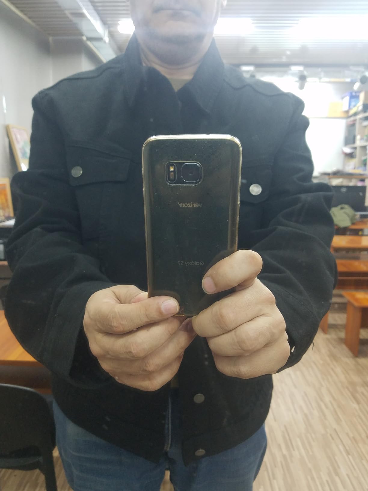 Amazon Essentials Men's Heavyweight Low Stretch Regular-Fit Denim Jacket, Chest Patch Pockets customer photo 2