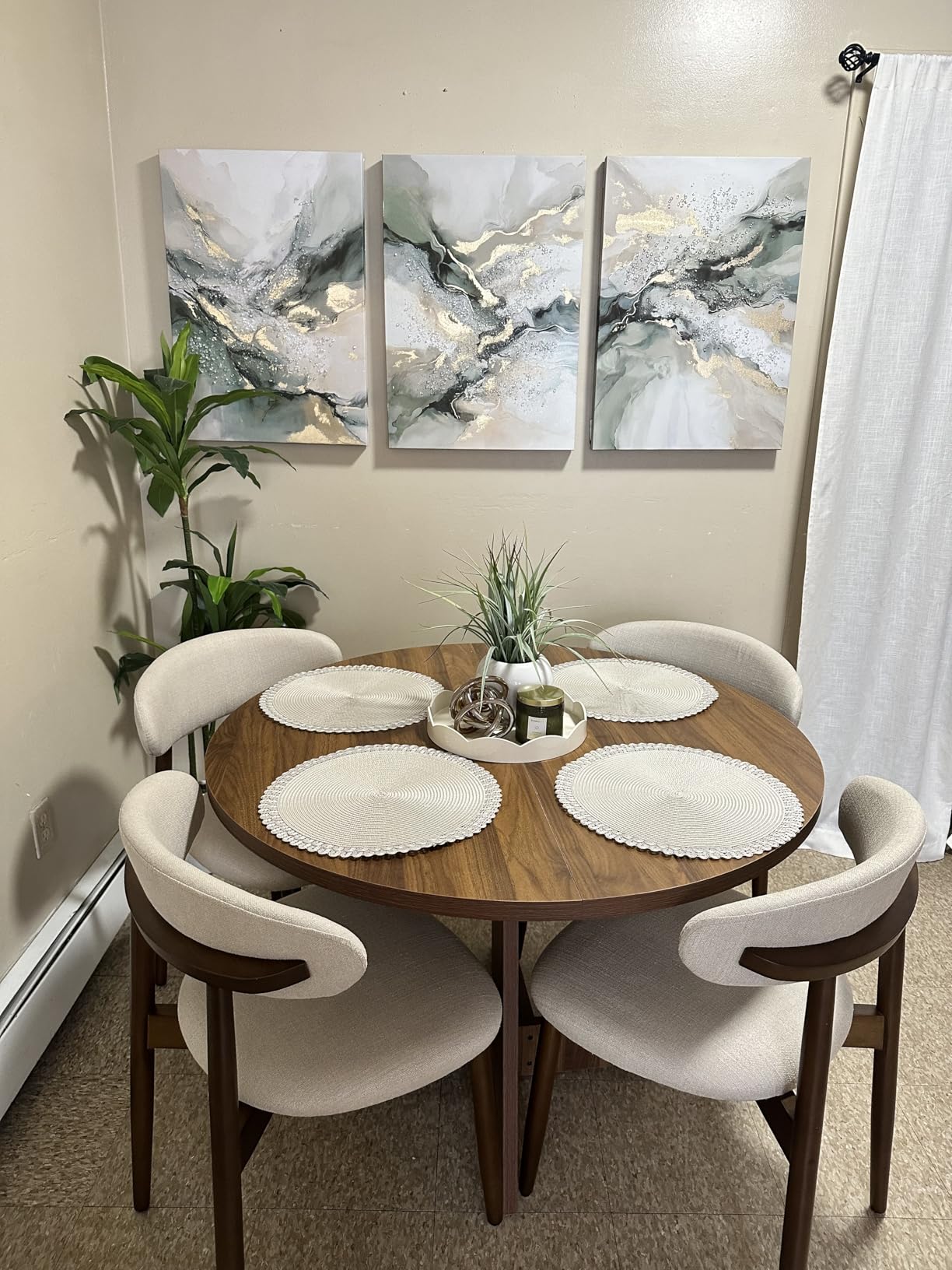 Round Dining Table for 4, Farmhouse Kitchen Table, Wooden Circle Table, 300lb Capacity & Easy Assembly for Home Dining Room Kitchen Living Room (Natural Oak) customer photo 2