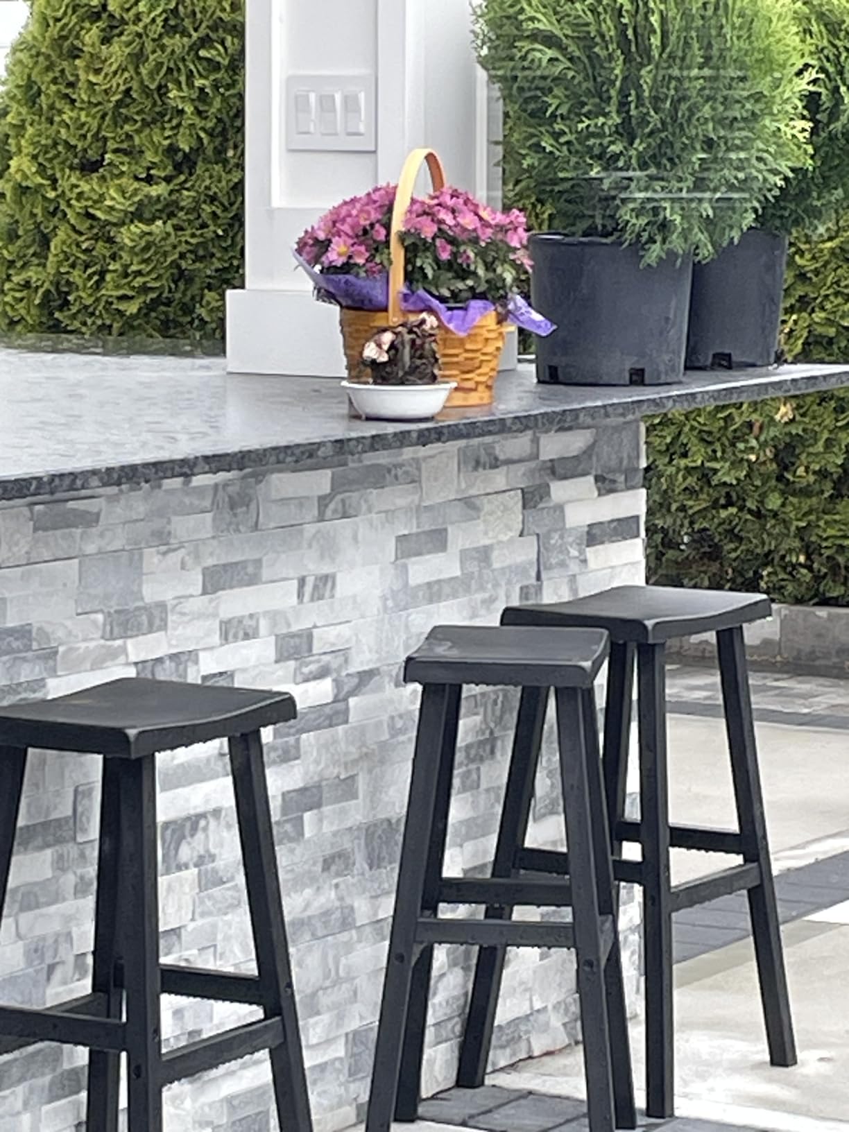 Outdoor Bar Stools Set of 2, Modern Durable Resin Bar Chairs with Footrest, All-Weather Barstools for Patio, Balcony, or Kitchen Counter(24'') customer photo 2