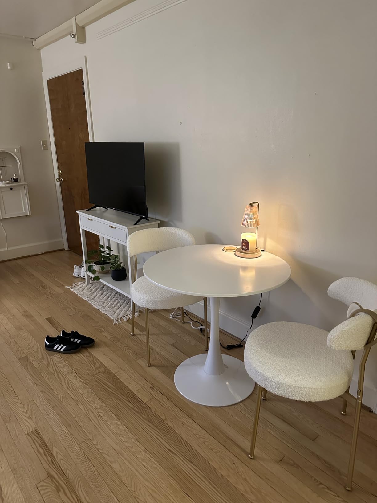 Round Dining Table, 31.5