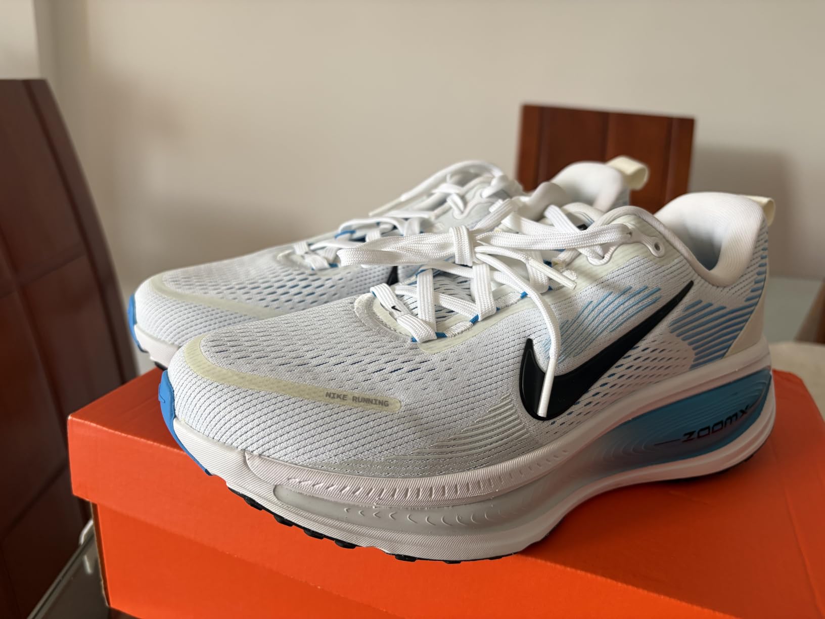 Nike Men's Vomero 18 Road Running Shoe customer photo 2