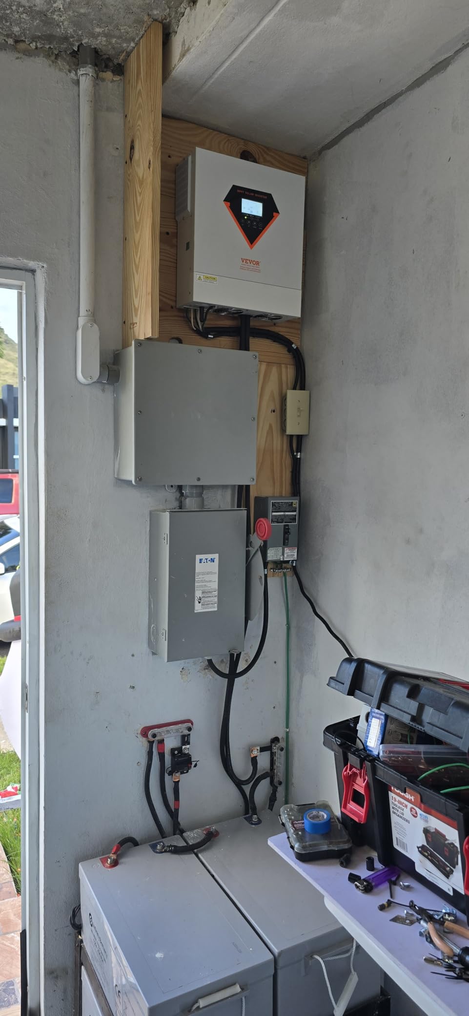 VEVOR Hybrid Solar Inverter, 3000W, Single Phase Pure Sine Wave Power Inverter, 24V DC to 110/120V AC, with Built-in 100A MPPT Solar Charge Controller, for Off-Grid System Lead Acid Lithium Battery customer photo 1