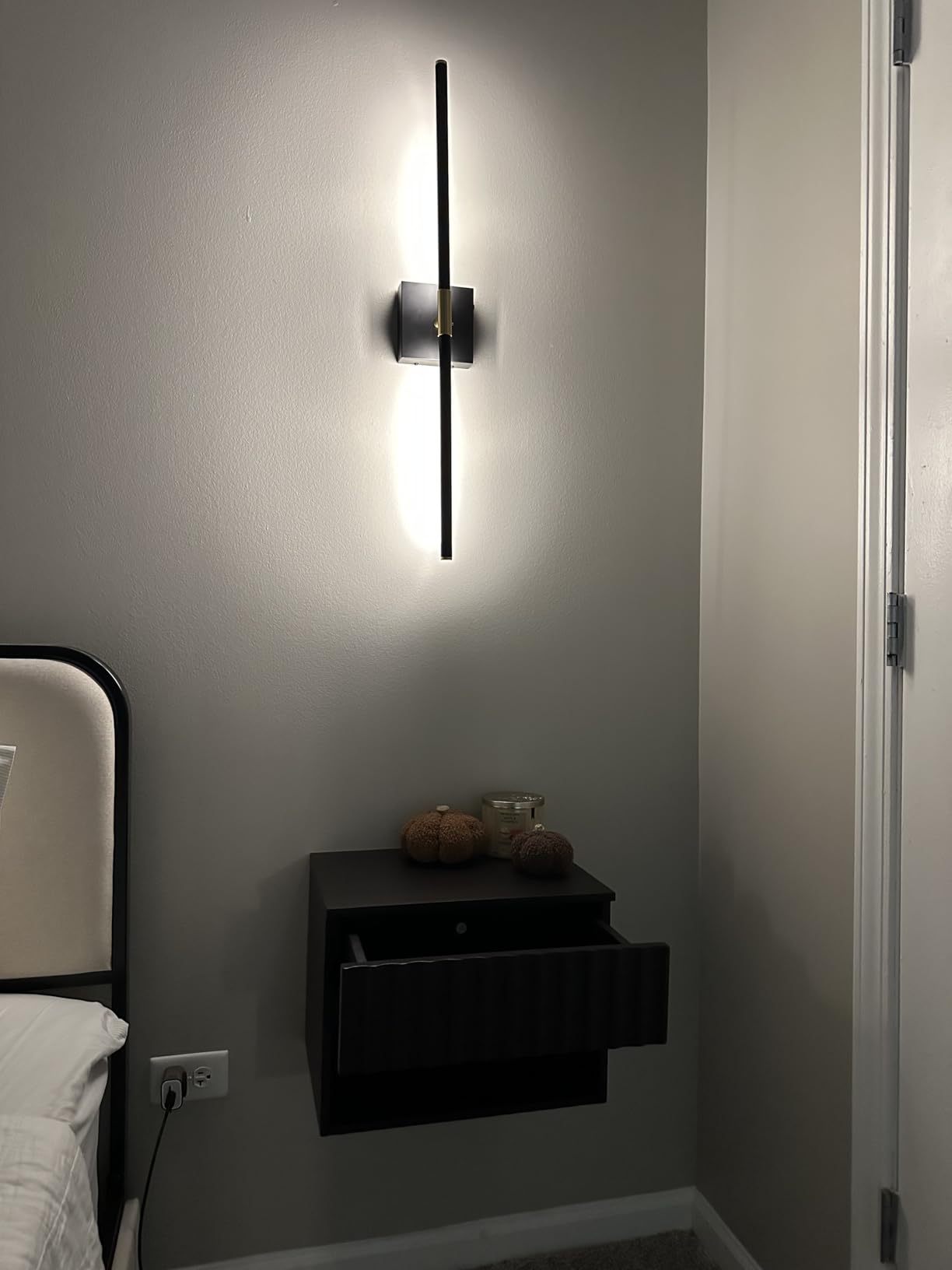 BuildHom Floating Nightstand with Fluted Drawer, Bedside Table customer photo 1