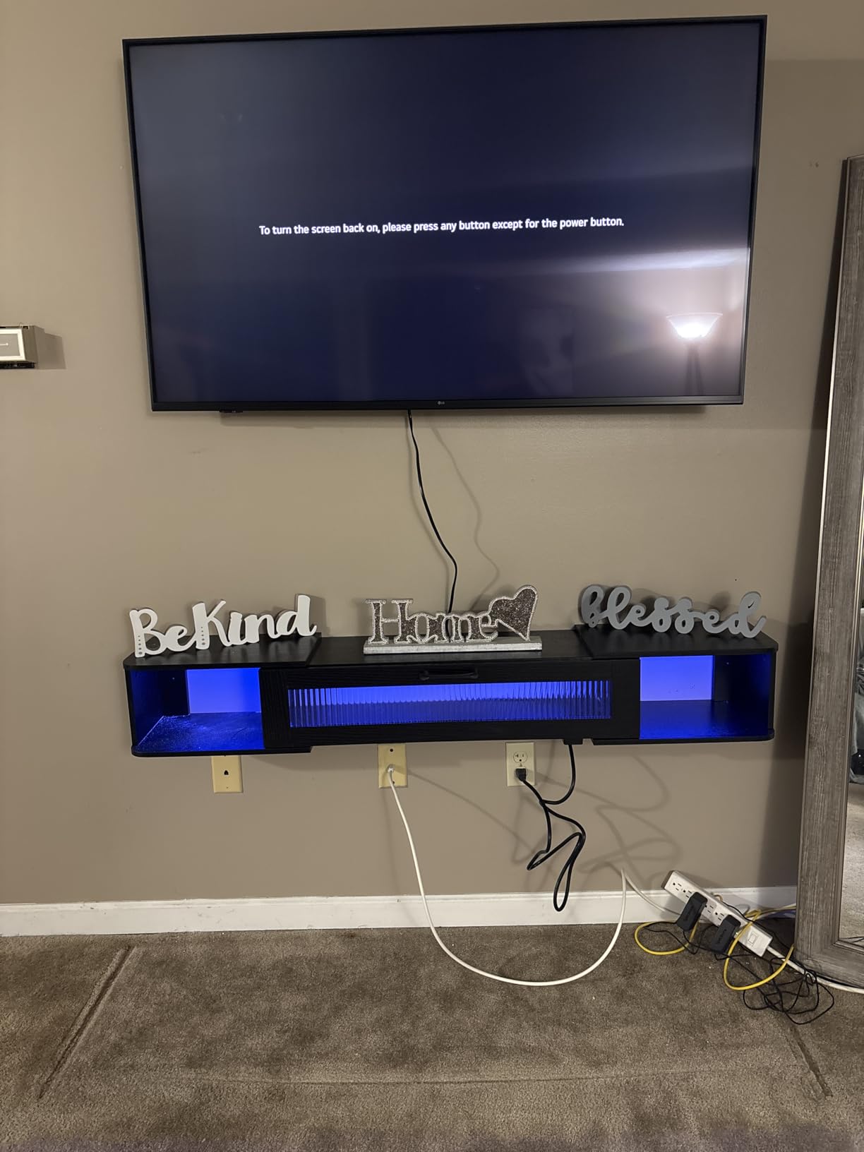HOOBRO Floating TV Stand with LED Light Power Outlet for up to 65”, Wall Mounted TV Shelf, Modern Media Console Entertainment Center, for Living Room Bedroom, White WT34UDDS01G1 customer photo 1