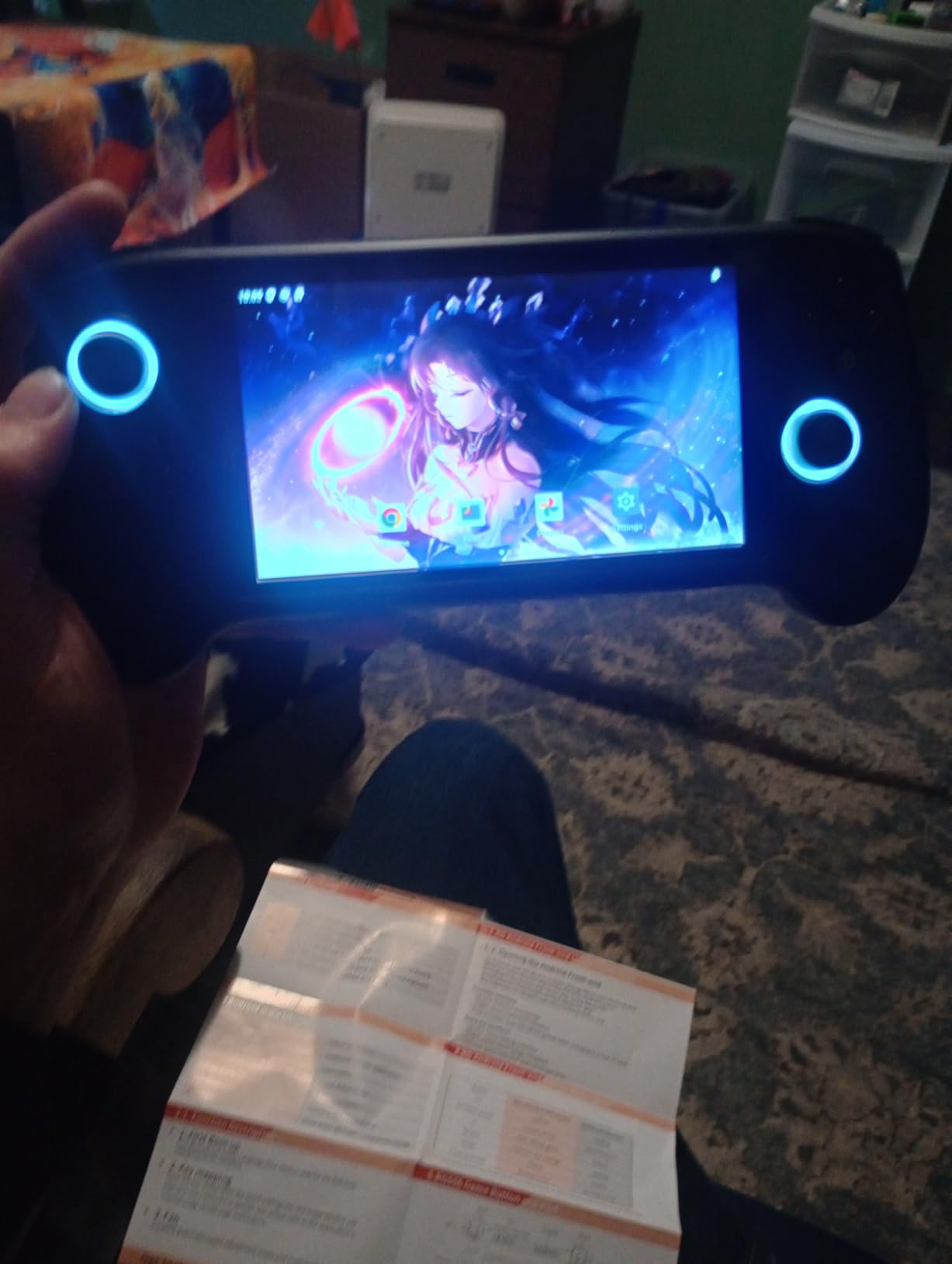 Anbernic RG557 Retro Handheld Game Console, 5.48 Inch AMOLED Screen Handheld Emulator Android 14 System Dimensity 8300 Processor Support WiFi 6E Bluetooth 5.3 (White) customer photo 2