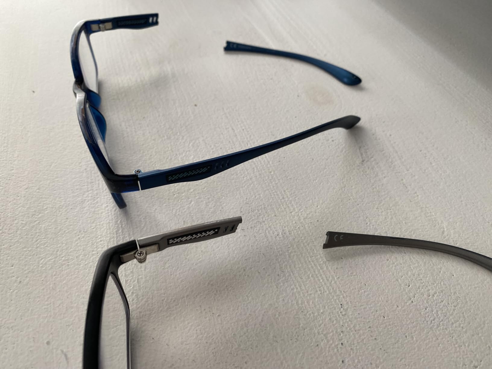 CARA Extremely Lightweight Progressive Multifocus Reading Glasses for Men No-Line Blue Light Blocking Computer Readers 2Pack, 2.50x customer photo 1