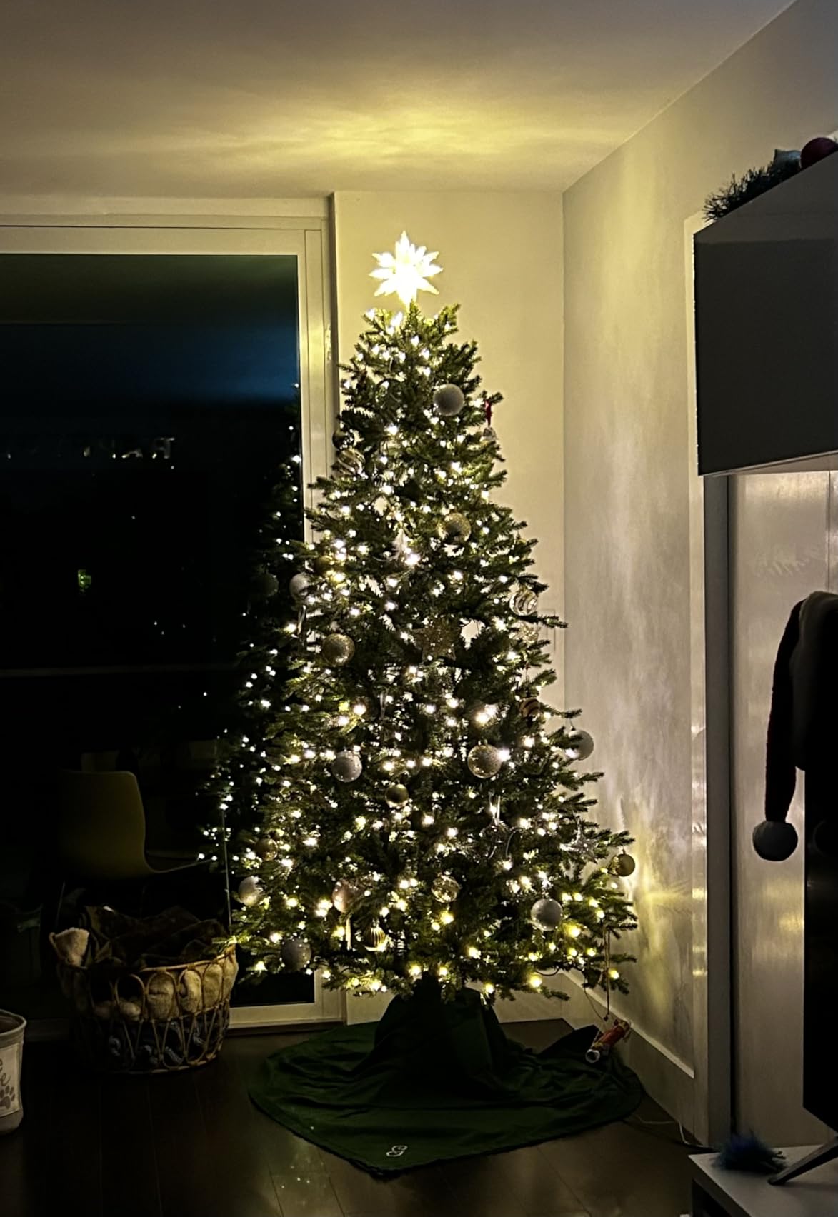Lewondr Christmas Tree Topper Star, 13inch 10-Point Light Up Xmas Star Treetop with Plug and Remote Control for Home Christmas Decoration, 6H Timer & 8 Lighting Modes, Warm Light, Silver customer photo 1