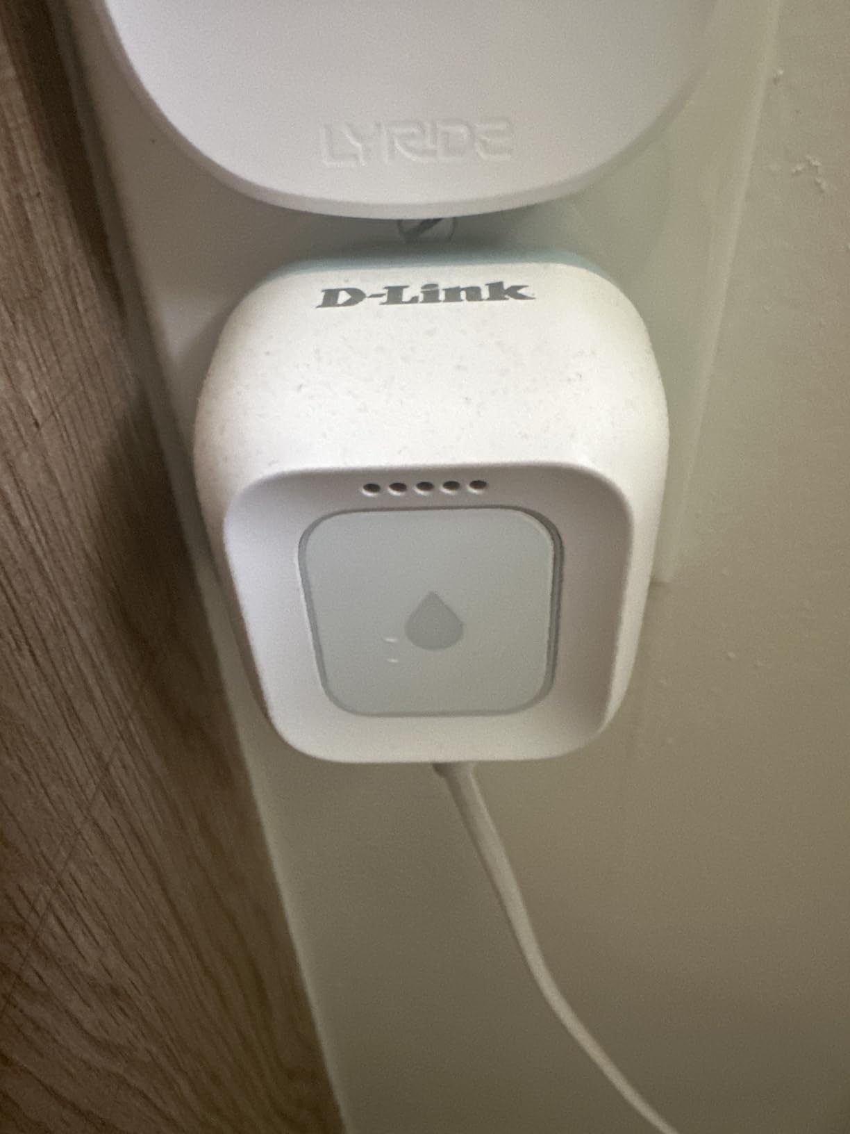 D-Link Next-Gen WiFi Water Leak Detector Starter Kit with 2 sensors—Loud 100 dB Sound Alarm—App Alert—LED Strobe Light—No Hub Required—Works with Google—1000ft Ultra-Long Range—Expandable (SW-A11KT) customer photo 1