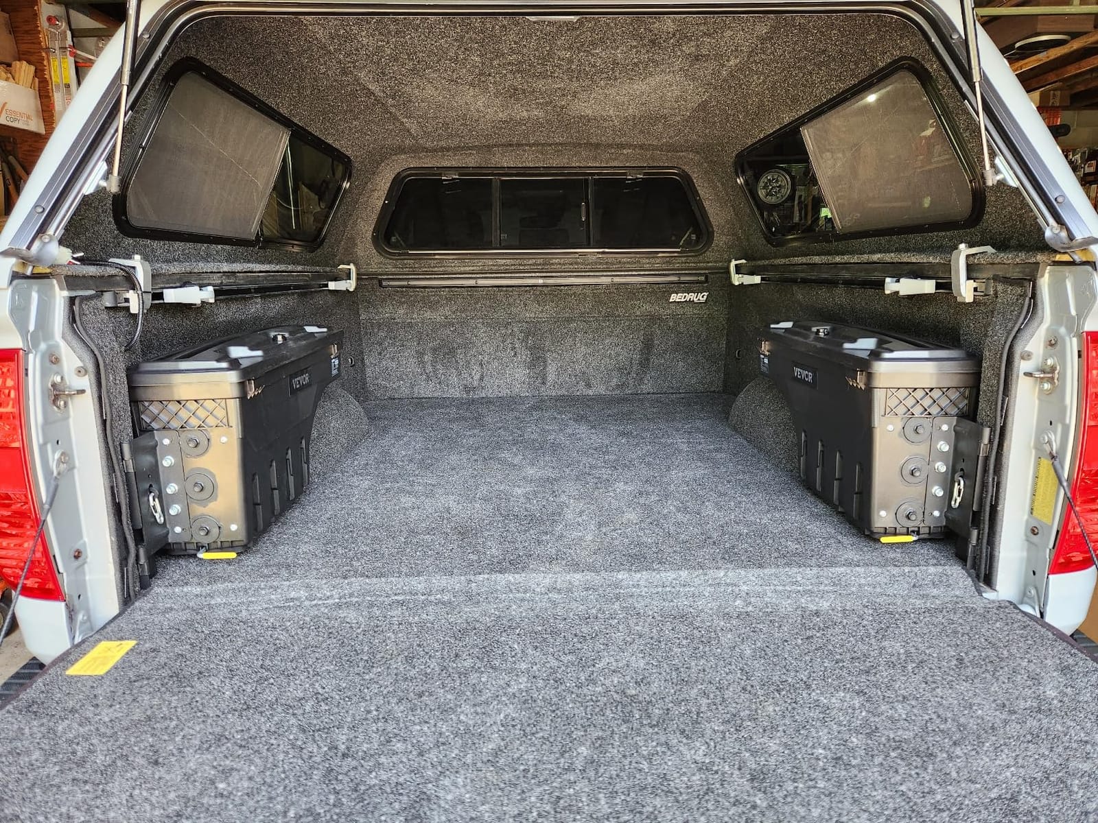VEVOR Truck Bed Storage Box, Compatible with Chevrolet Silverado 1500 GMC Sierra 1500 2019-2020 R, Waterproof ABS Wheel Well Tool Box with Lockable Lid, 6.6 Gal/25 L Toolbox, Passenger Side, Black customer photo 1