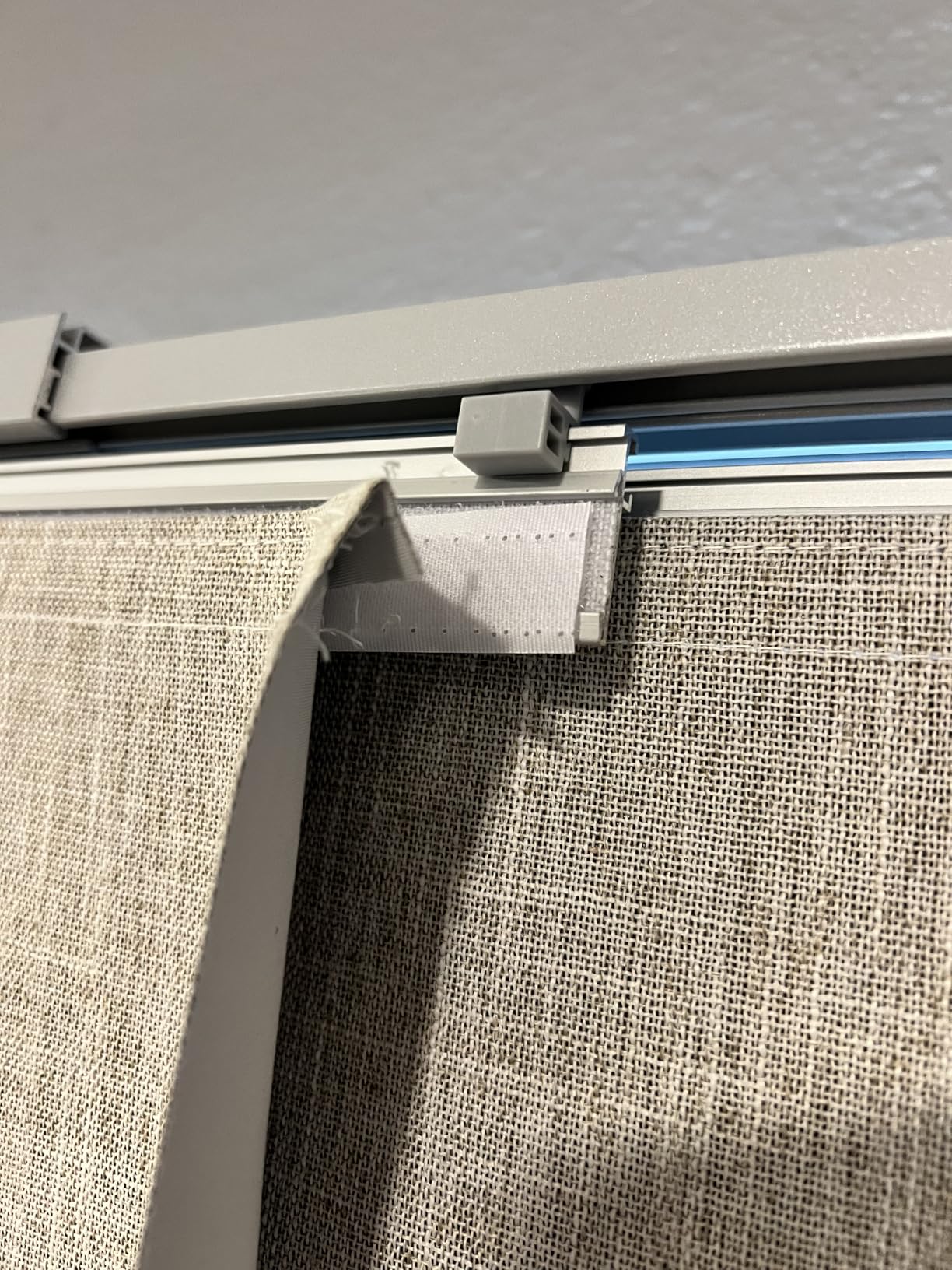 VEVOR Panel Track Blinds, Extendable Track from 45.8 in to 86 in W, Trimmable Panel Curtains Up to 96 in H, Vertical Blackout Panel Blinds for Sliding Doors, Patio Doors, Room Divider, Windows, Brown customer photo 2