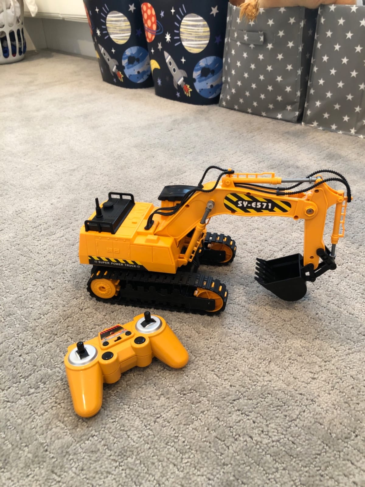 DOUBLE E Remote Control Excavator Toy, RC Excavators Sandbox Digger Hydraulic Construction Toys - Realistic Construction Vehicle with 6 Functions, Xmas Gift for Kids 3-14 Years customer photo 2