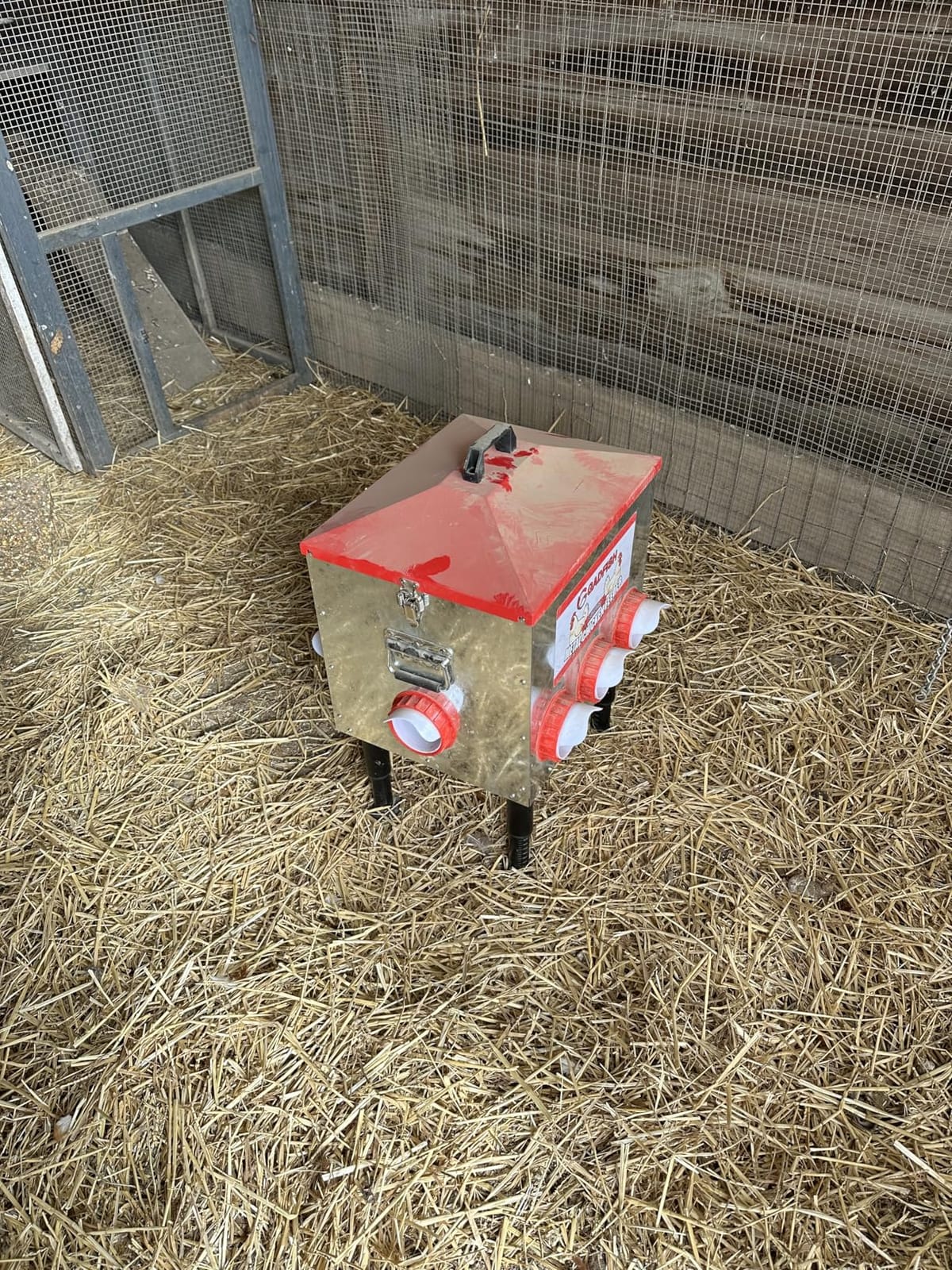 GADFISH 55 lbs Large Capacity Automatic Chicken Feeder - 8 Feeding Ports, No Waste Chicken Feeder, Height-Adjustable Legs & Secure Locking Lid for Chickens, Ducks & Poultry customer photo 1