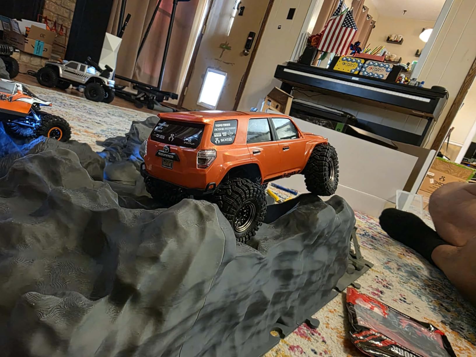 Axial RC Truck 1/24 SCX24 Toyota 4Runner 4X4 RTR Brushed Rock Crawler, RTR (Battery and Charger Included), Orange, AXI-2035T1 customer photo 2