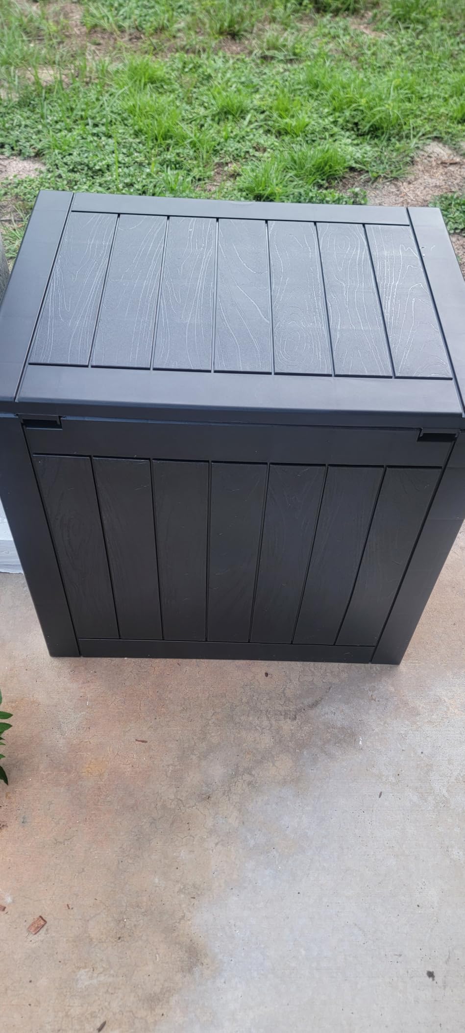 36 Gallon Outdoor Deck Box, Lockable Waterproof Outdoor Storage Boxes For Garden Tools,Indoor Cushions,Accessories Outside Storage Resin Weatherproof Container(Black) customer photo 1