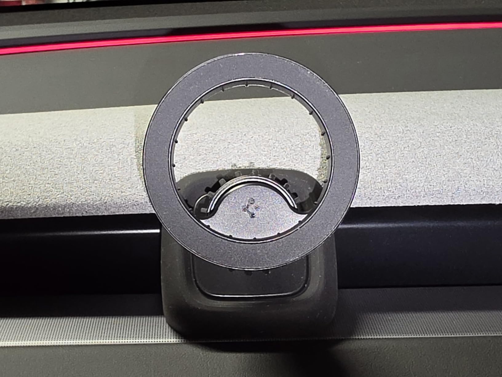 Spigen Tesla Air Vent MagSafe Mount for Model Y Juniper & YL & 3 Highland customer photo 1
