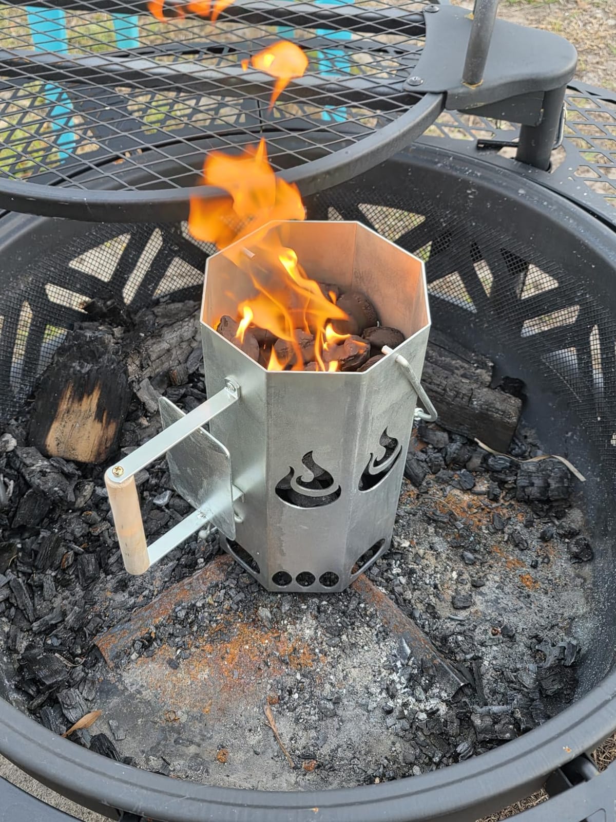 Extra Large Charcoal Chimney Starter, Heavy Duty Steel Charcoal Chimney customer photo 1