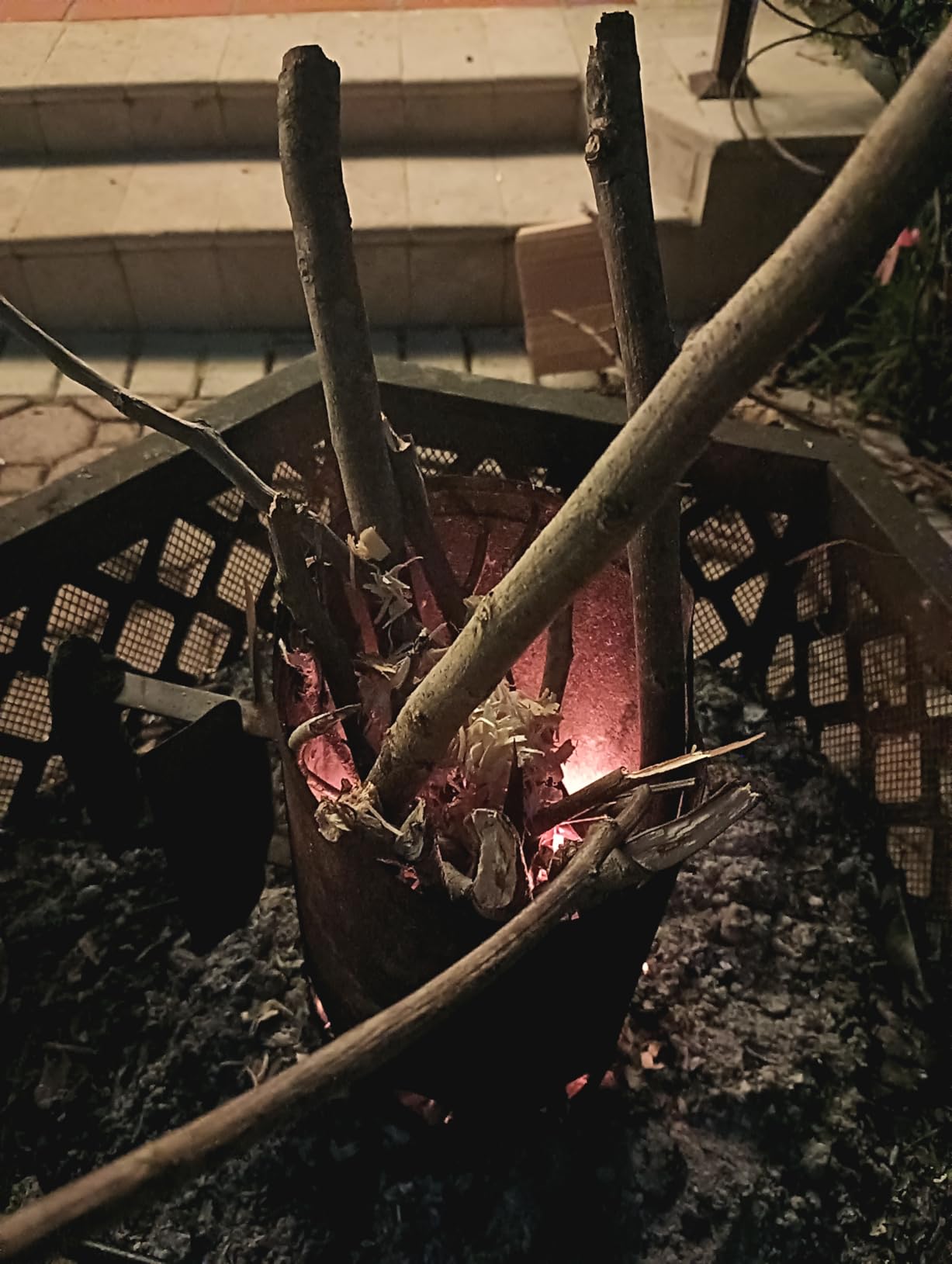 Kingsford Compact Charcoal Chimney Starter for Grills and BBQs customer photo 2