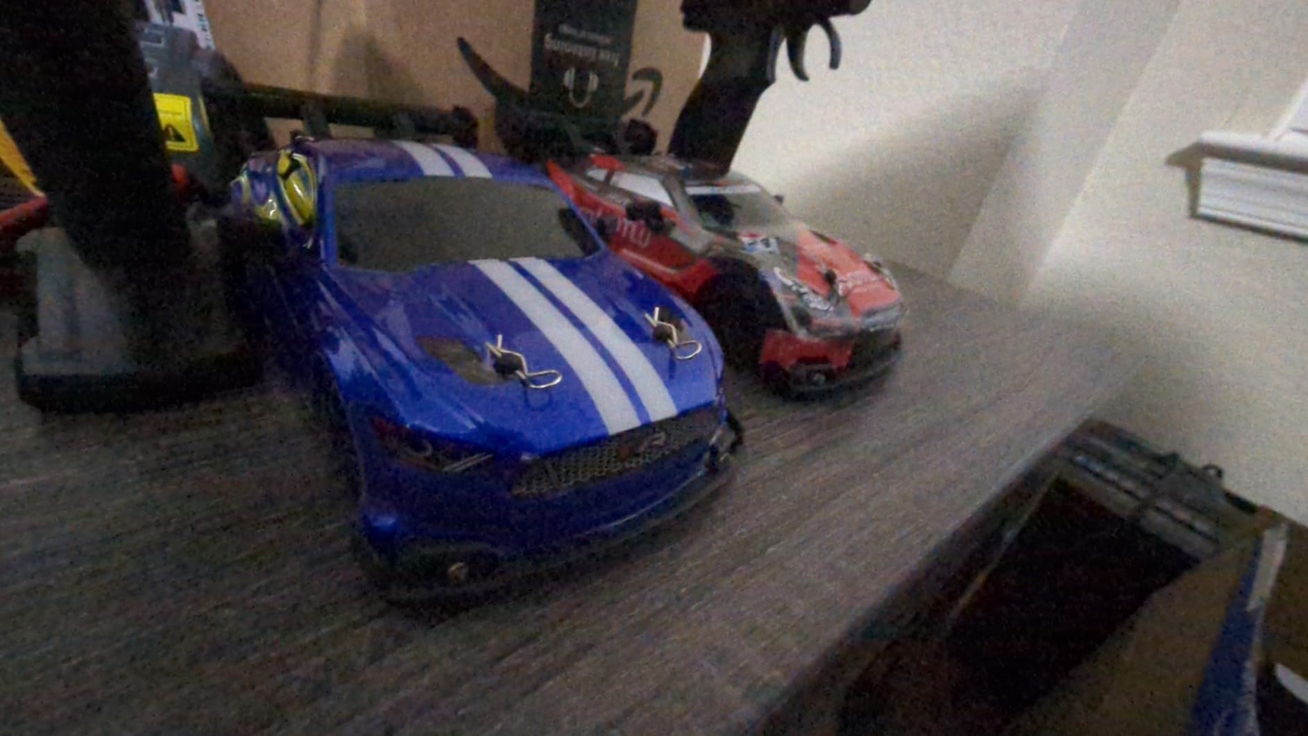 1:24 Scale RC Drift Car 4WD 2.4GHz 30KM/H High Speed Racing Sport Toy Car with LED Lights, Racing and Drift Wheels(02-Blue) customer photo 1