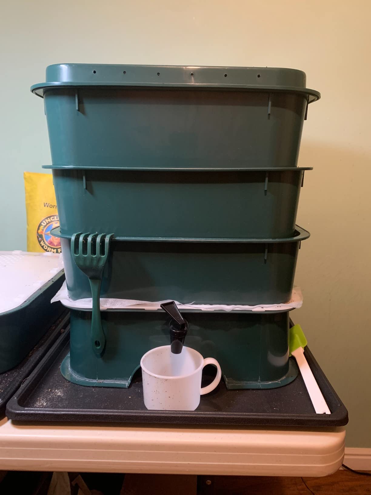 The Original VermiHut® Plus 5-Tray Worm Composter – Indoor & Outdoor Vermicomposting Bin | Sustainable Design for Food Waste Recycling- Black customer photo 2