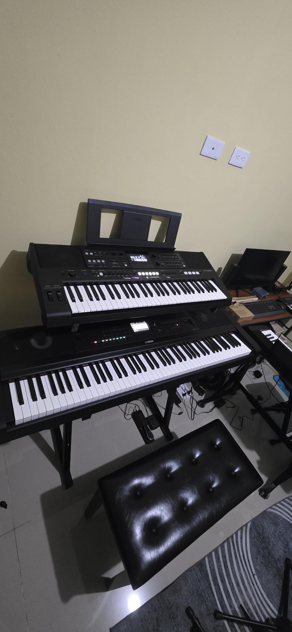 Yamaha PSR-E583, 61-Key Touch-Sensitive Portable Keyboard with Premium Sound, Music Rest and Power Adapter customer photo 1
