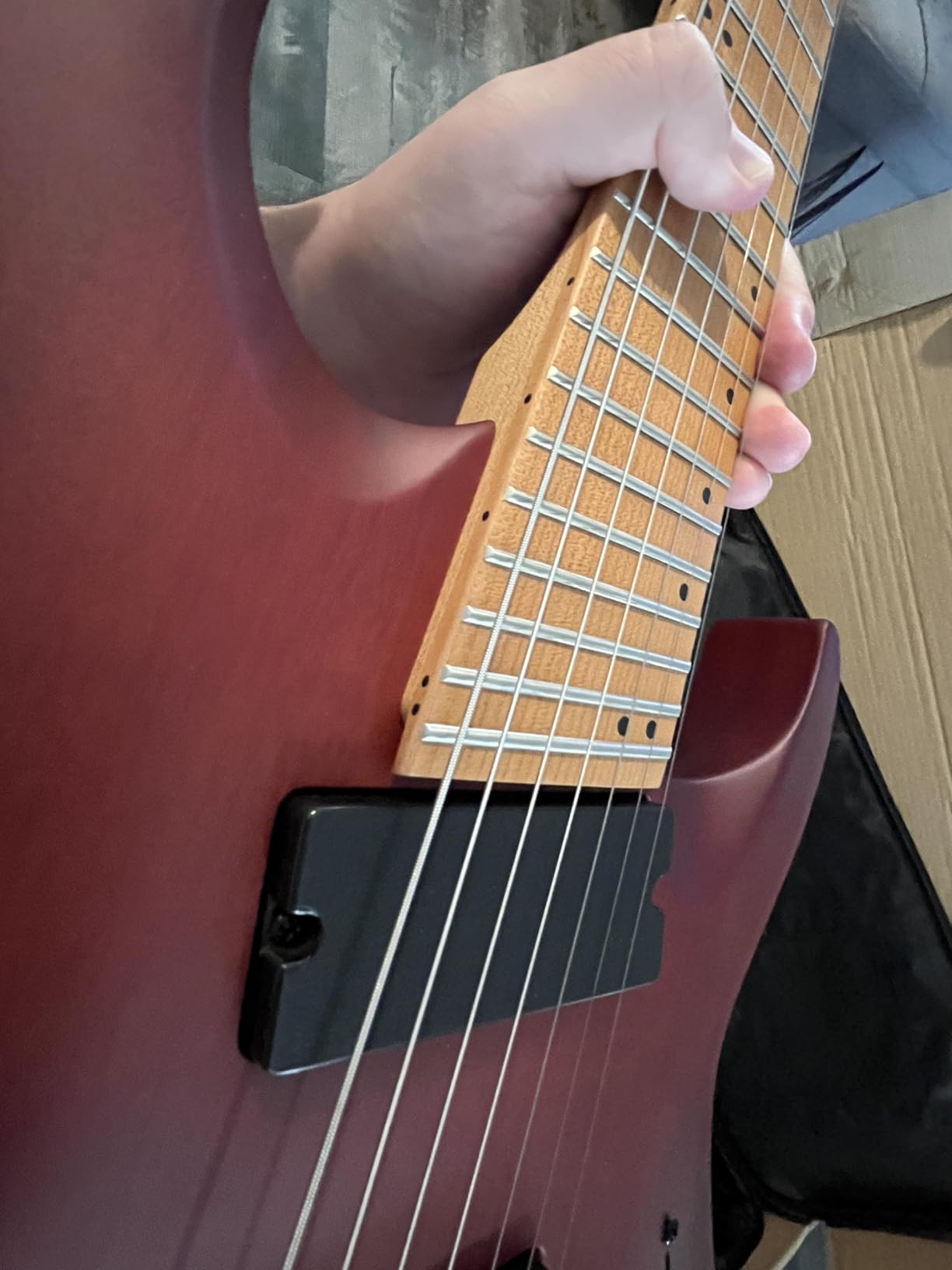AKLOT Multi-Scale 7-String Electric Guitar: Roasted Maple Neck with String-Through Bridge Electric Guitars Kit with Okoume Body, HH Pickup, Gig Bag, Strap, Distortion Pedal, XRN-7 AD customer photo 2
