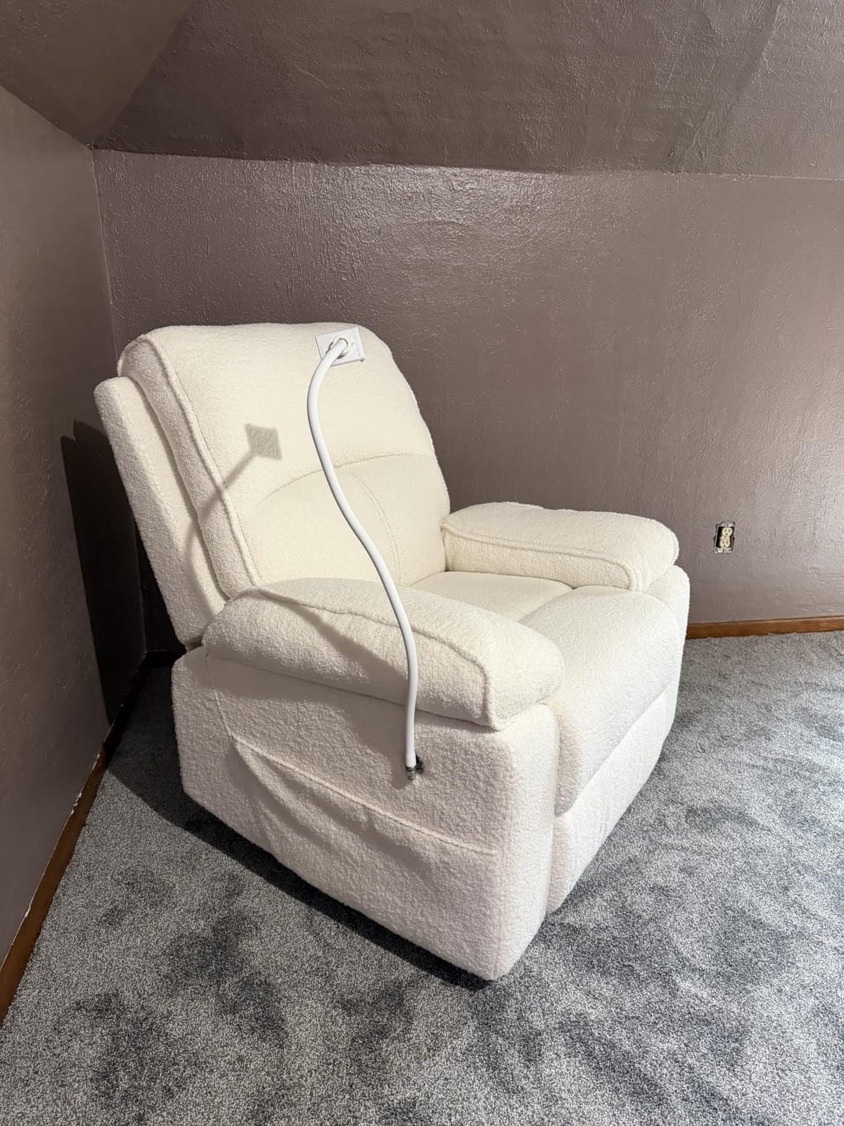 YuuYee Nursery Rocking Chairs, 360° Swivel Glider Rocker for Baby Breastfeeding, Oversized Recliner Chair for Adults, Manual Recliner with Footrest & Phone Holder, Living Room, Teddy Fleece White customer photo 2