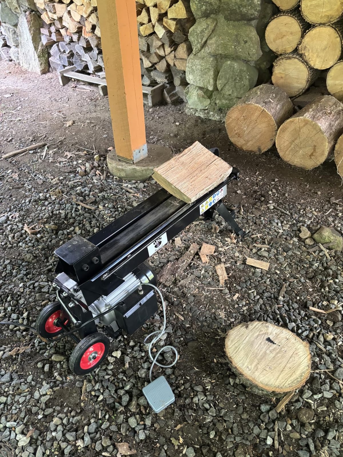 7-Ton Electric Log Splitter, Upgraded Ergonomic Foot Pedal for Less Back Strain, Bonus 4-Way Cross Wedge for Rapid Kindling, 3HP Motor 28MPa High Pressure, Fits 22