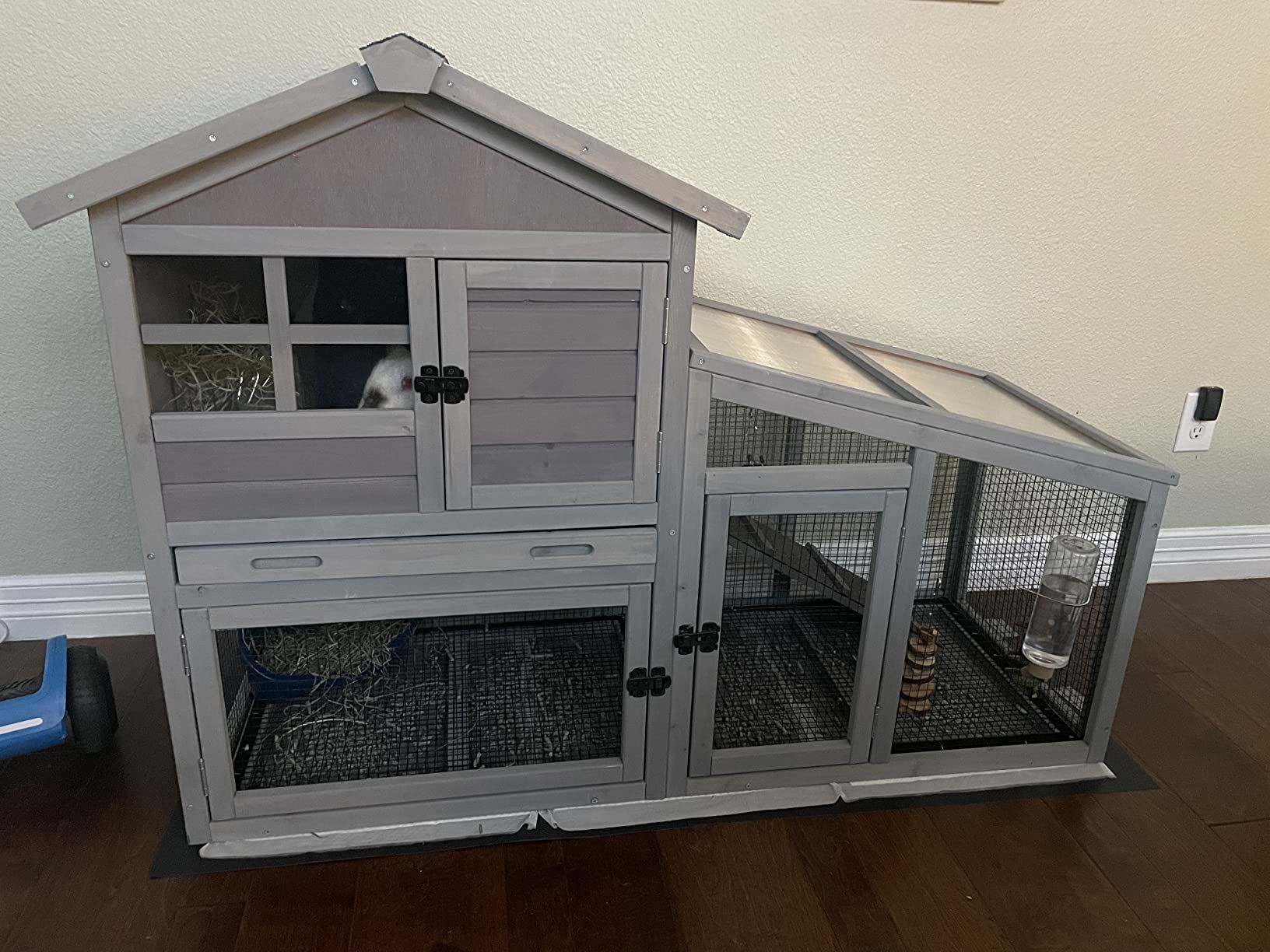 Wooden Chicken Coop, Large Chicken Tractor with Wheels, Weatherproof Hen House with Nest Box and Removable Tray, Mobile Poultry Hutch for 2-4 Chickens, Rabbits & Ducks (Red) customer photo 1
