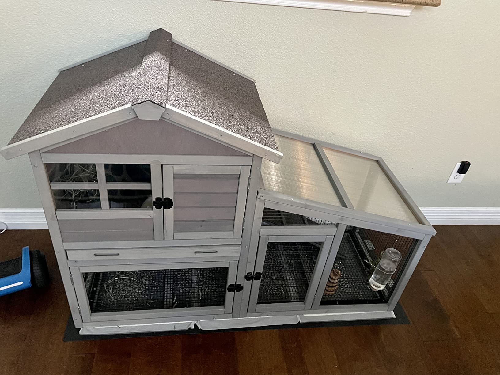 Mobile Chicken Coop with Wheels, Large 16.4ft² Chicken House for 6-8 Chickens, Weatherproof Chicken Tractor, with Nesting Boxes & Foldable Ramp, Easy Clean with Pull-Out Metal Trays customer photo 1