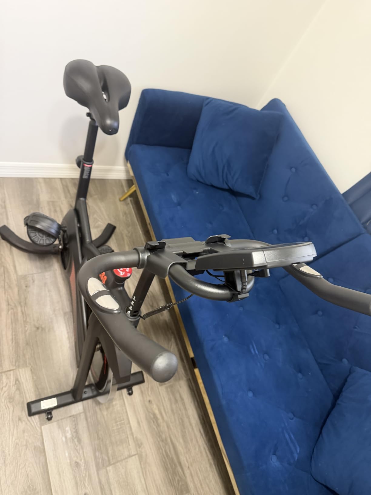 CURSOR FITNESS Exercise Bike, Stationary Bikes for Home with Brake Pad customer photo 1