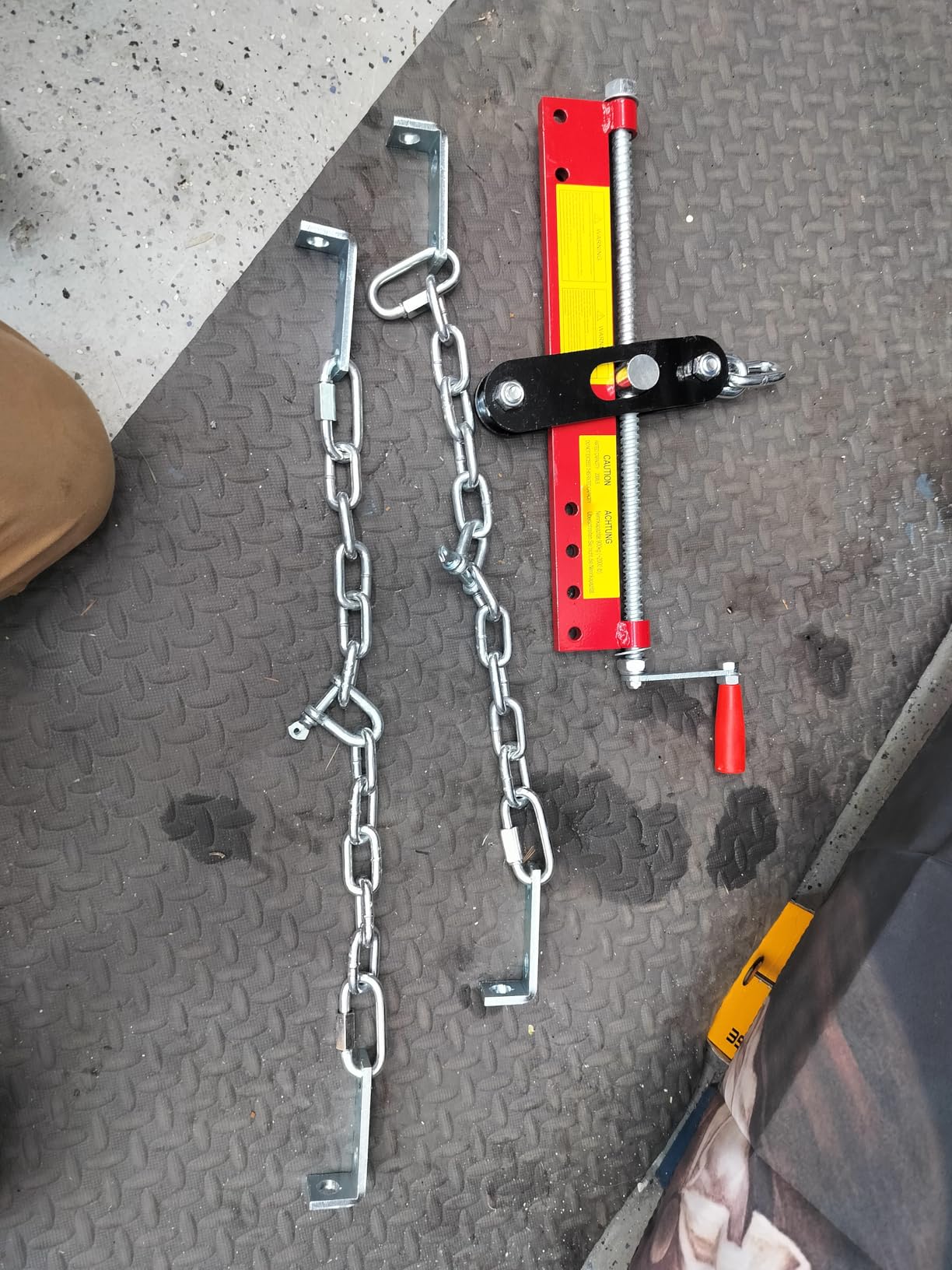 GarveeTech Cherry Picker Engine Hoist, Folding Engine Crane, 2 Ton 4400lb Engine Hoist Lift, Heavy Duty Hydraulic Engine Shop Crane with 6 Casters, Telescopic Boom Hitch, Orange customer photo 2