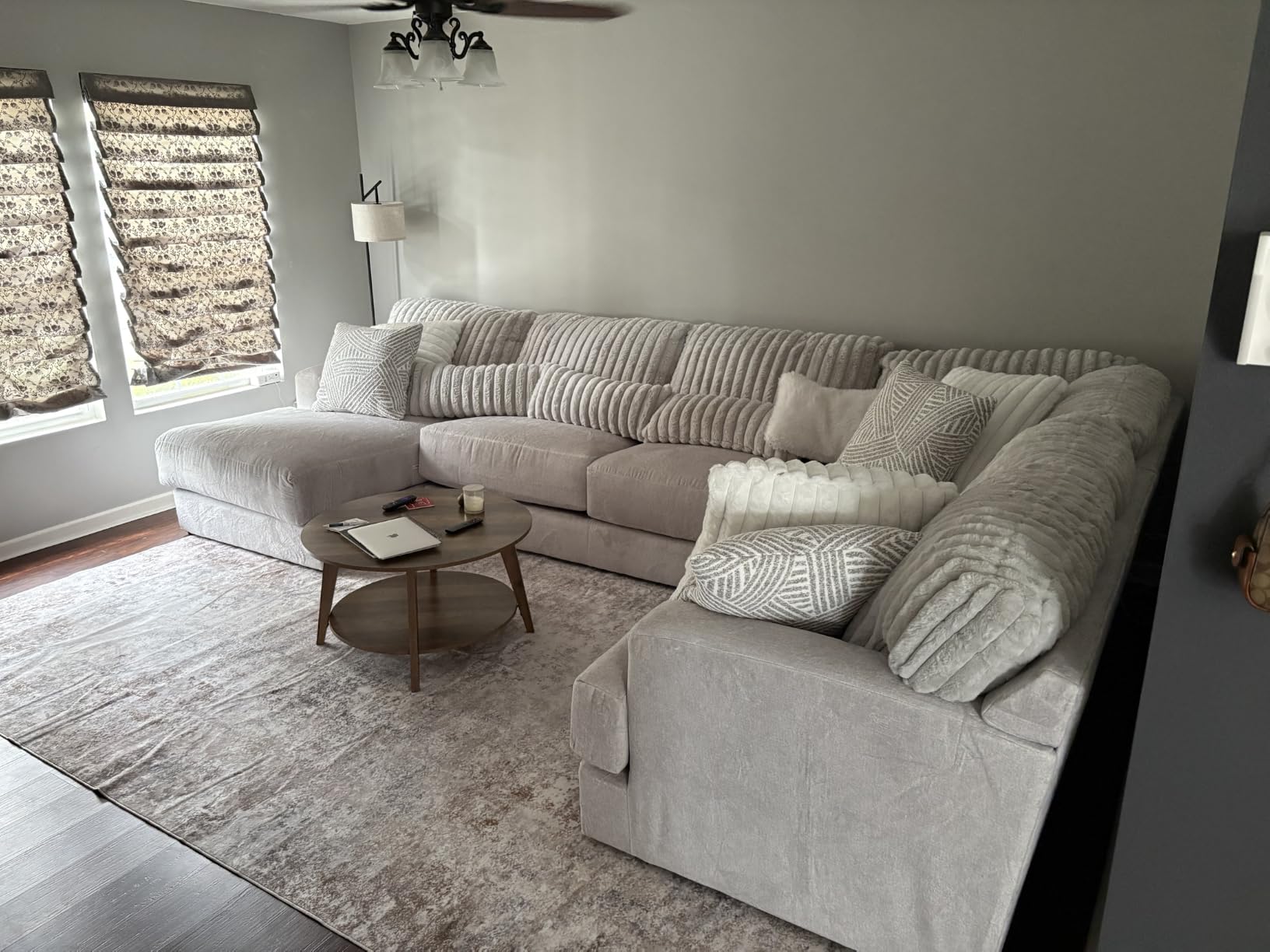 VASAGLE Round Coffee Table, Living Room Table with Tambour Design customer photo 2