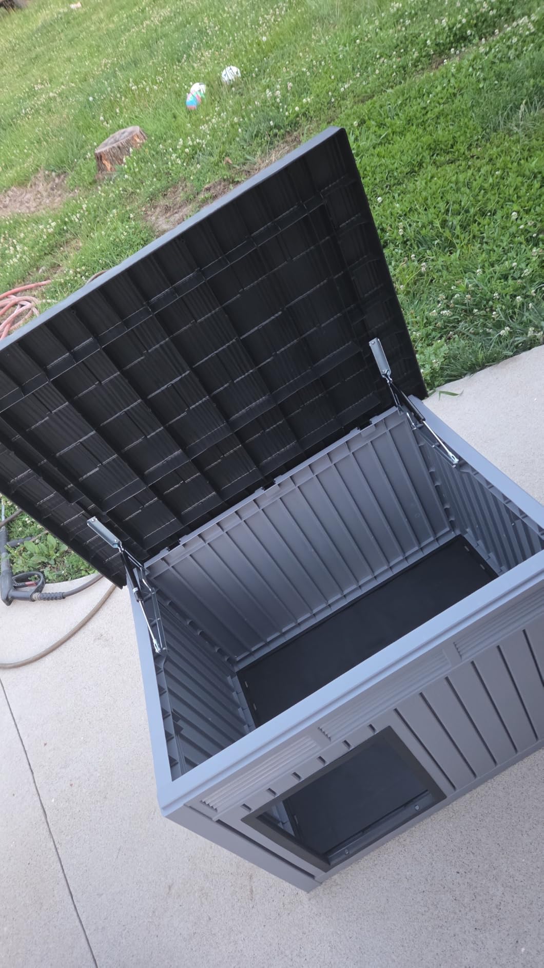 Duck Coop with Hydraulic Air Rod, Resin Duck House, Black customer photo 1