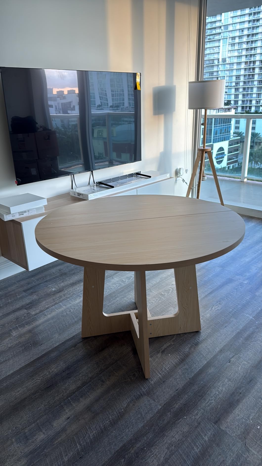 Round Dining Table for 4, 43.3-Inch Faux Marble Kitchen Table, Modern Circle Dinner Table with Metal Base for Dining Room, Kitchen, Breakfast Nook, Apartment, Small Spaces, White and Gold customer photo 1