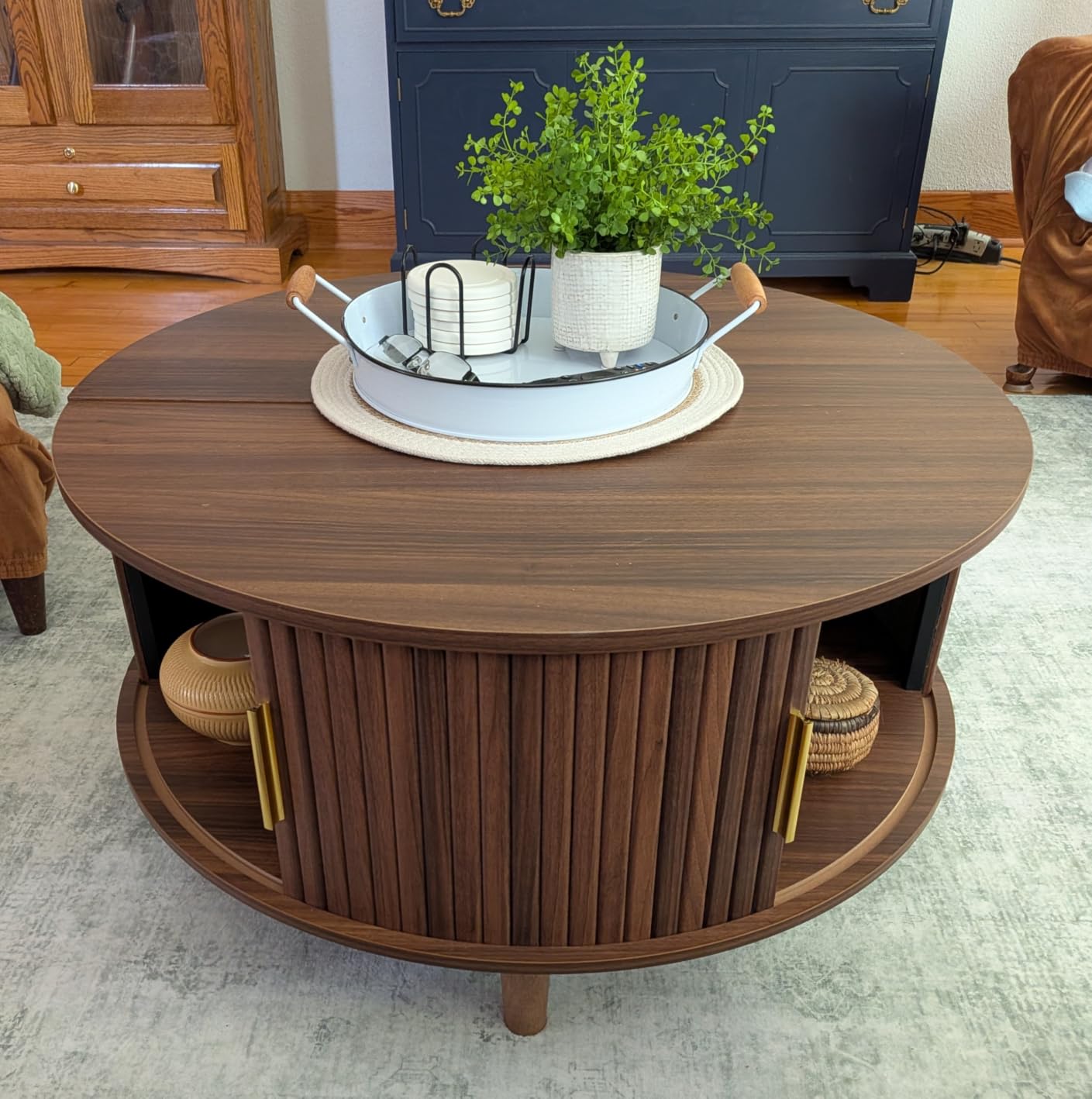 VASAGLE Round Coffee Table, Lift Top Coffee Table with Tambour Sliding Door | Mid-Century Modern, with Hidden And Open Storage, for Living Room, 31.5 Dia. x 17.7 H Inch, Chestnut Brown, ULCT275K201 customer photo 1