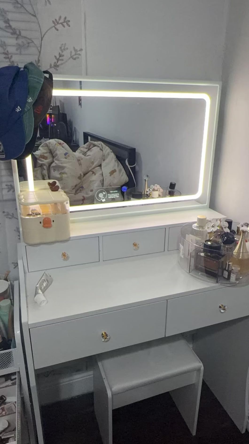 COMHOMA Vanity Desk with LED Lights Mirror & Power Outlet, Small Makeup Vanity Table Set with 5 Storage Drawers, 3 Lighting Modes & Adjustable Brightness, Dressing Table for Women Girls Bedroom, White customer photo 1