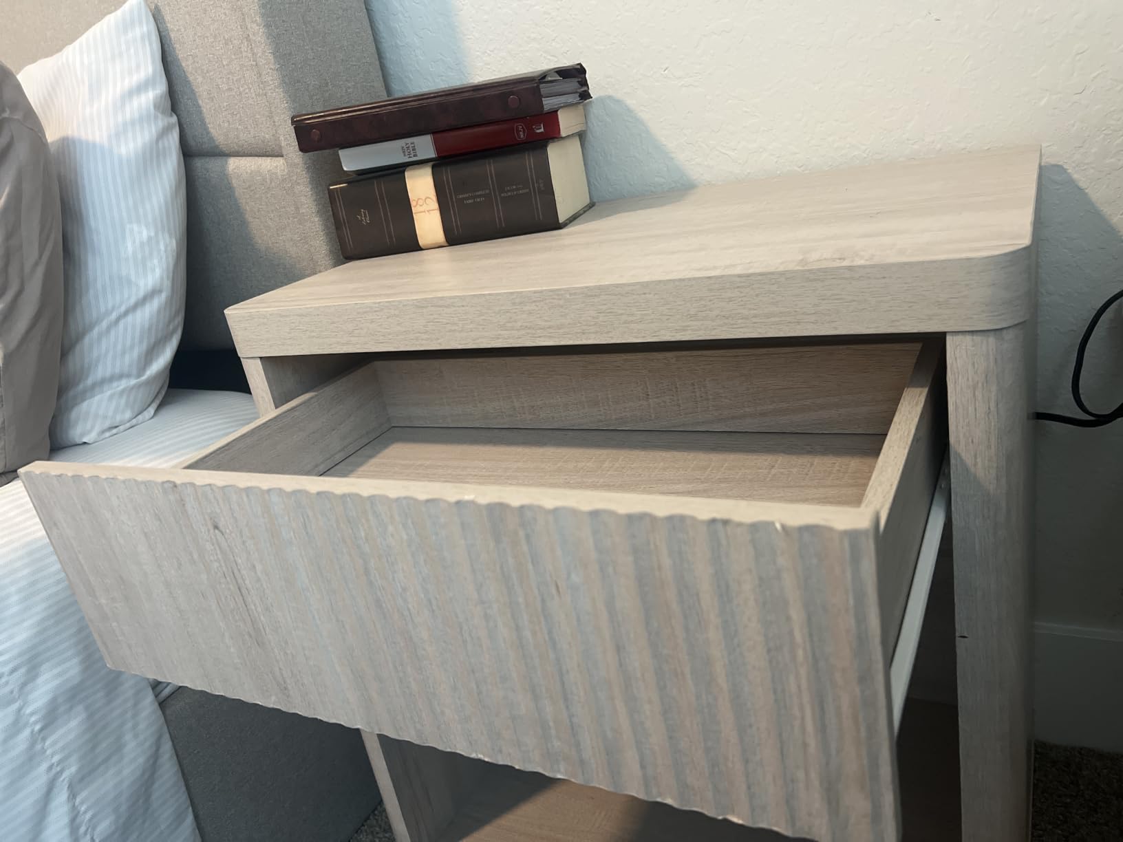OLIXIS Set of 2 Modern Nightstand, 22.7