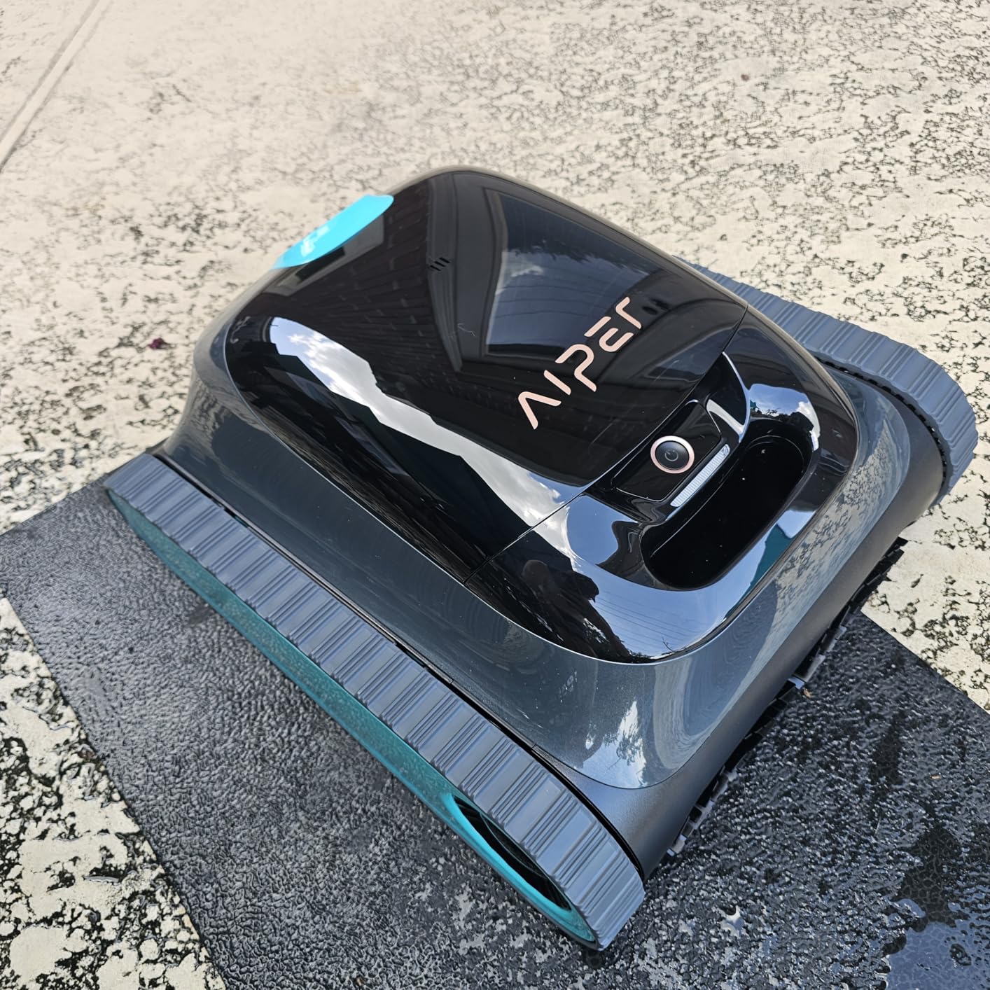 (2026 Upgrade) Aiper Scuba S1 Robotic Pool Cleaner, 270 Min Runtime, Floor/Wall/Waterline/Shallow Area Cleaning, Ultra-fine Filter, Smarter Navigation, High-Precision Sensors, App Support-Black customer photo 1