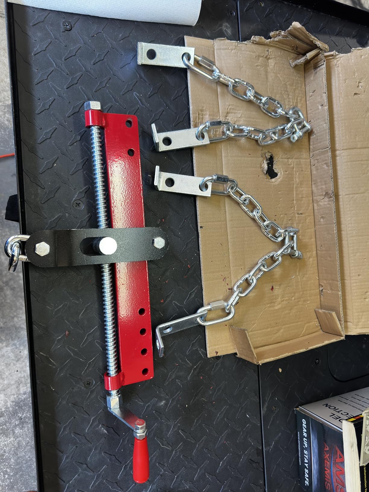 Garvee 2 Ton Engine Hoist, Hydraulic Cherry Picker Engine Crane, Yellow customer photo 1