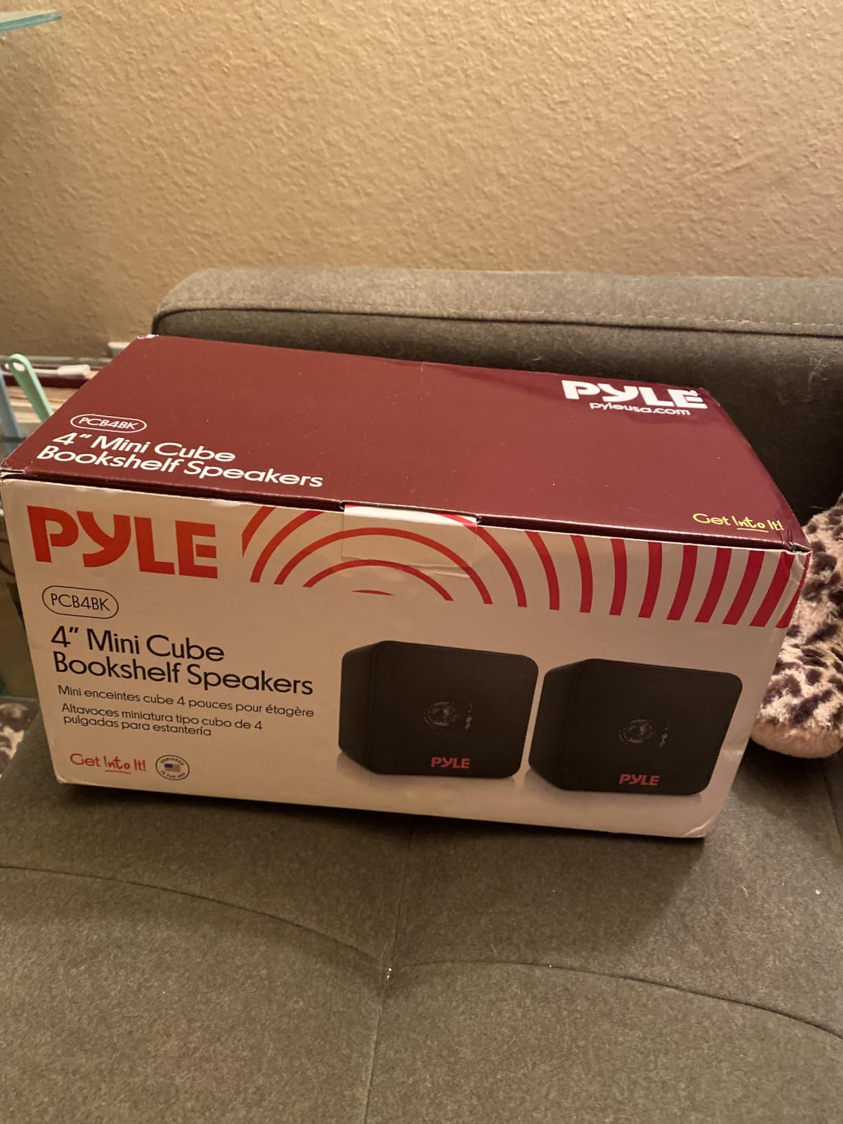 Pyle Home 4” Mini Cube Bookshelf Speakers-Paper Cone Driver, 200 Watt Power, 8 Ohm Impedance, Video Shielding, Home Theater Application and Audio Stereo Surround Sound System - 1 Pair -PCB4BK (Black) customer photo 1