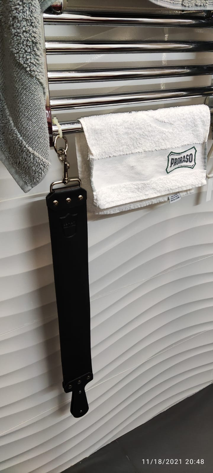 Parker Latigo Leather Straight Razor Strop, Red, 3 x 27 Inches customer photo 1