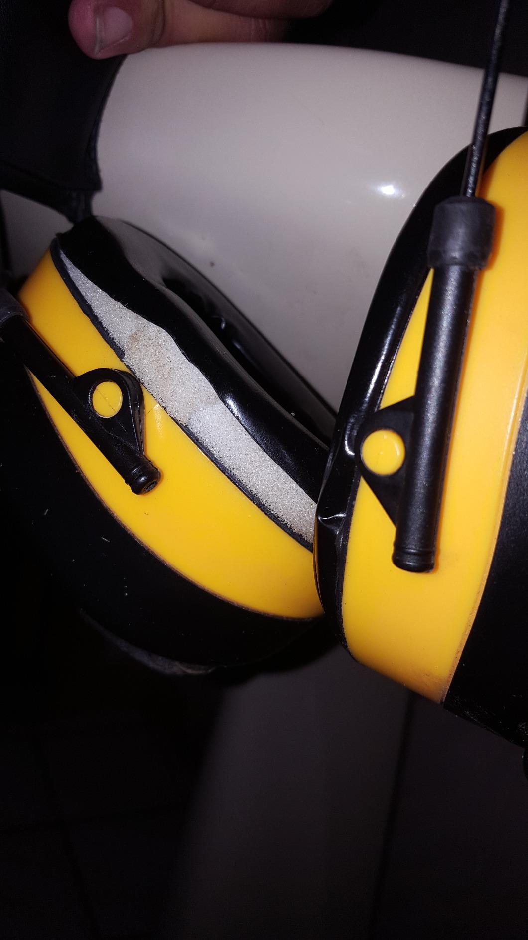DEWALT DPG15 Hearing Protection Earmuffs with AM/FM Radio, LCD Display, 8 Presets, 3.5mm Aux, NRR 25dB customer photo 2