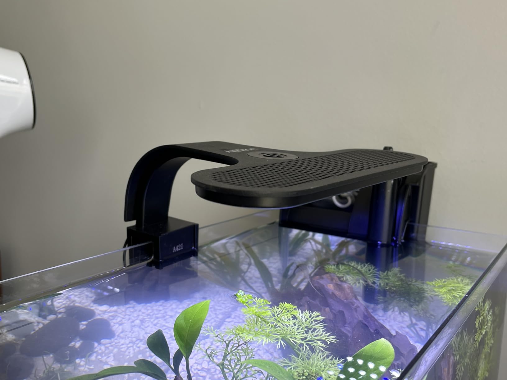 Aqueon Clip-On LED Fish Tank Light for Planted Aquariums, Up to 20 Gal customer photo 2