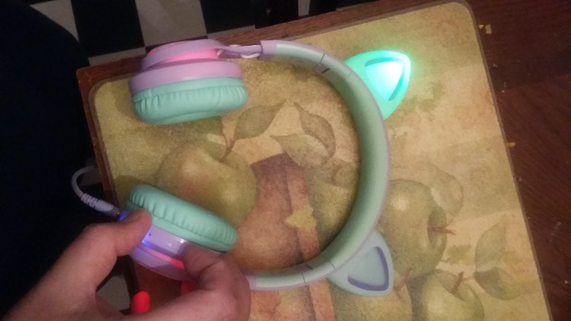 Riwbox Kids Wireless Headphones, CT-7S Cat Ear Bluetooth, 85dB Volume Limiting, LED Light Up Over Ear with Microphone for Laptop/PC/TV (Purple&Green) customer photo 1