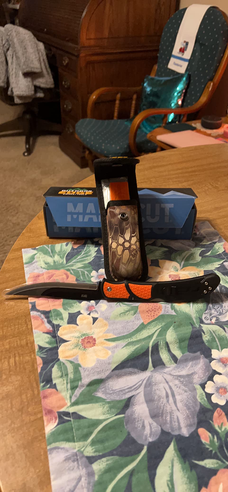 OUTDOOR EDGE RazorBone Replaceable Blade Folding Hunting Knife with Clip & Sheath, 3 Butcher Knife Blade Styles - Boning, Gutting, & Skinning Knives. Blaze Orange, Camo Sheath, 6 Blades & Blade Box customer photo 1