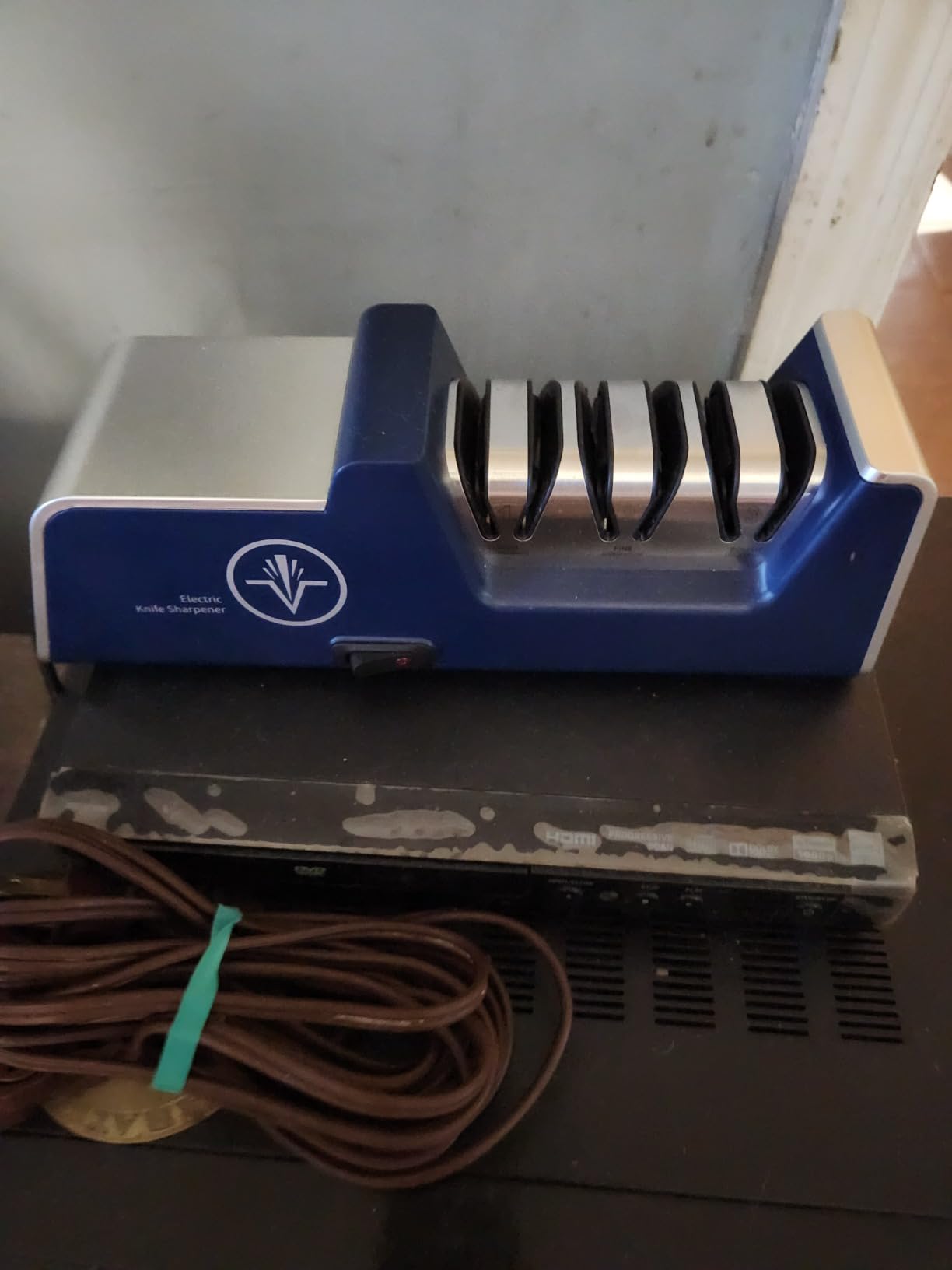 Homly Professional Electric Knife Sharpeners for Kitchen Knives with Diamond Abrasives and Precision Angle Guides, Multifunctional 3-Stage Slots, Applicable to Straight Knife and Ceramic Knife customer photo 2
