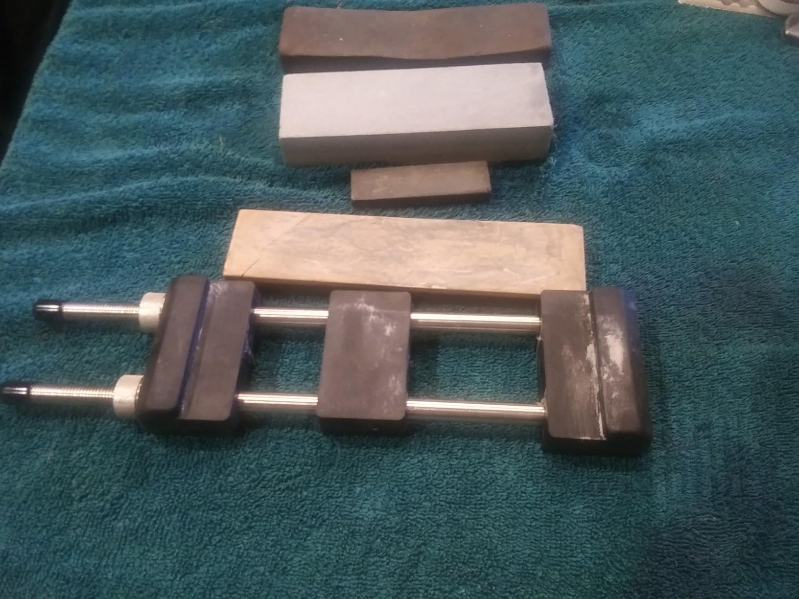 QWORK Sharpening Stone Holder, Universal Sharpening Whetstone Holder, Adjustable from 5-1/2 to 9 Inches, No-Slip Sharpening Stone Base, for Various Whetstone, Oils Stone or Diamond Stones customer photo 2