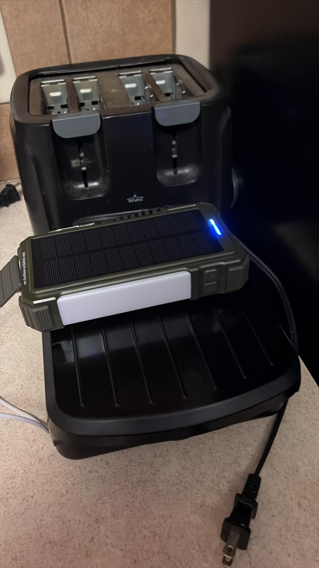 BLAVOR Solar Power Bank 20000mAh, Wireless Charger for Phones & Apple Watch customer photo 1