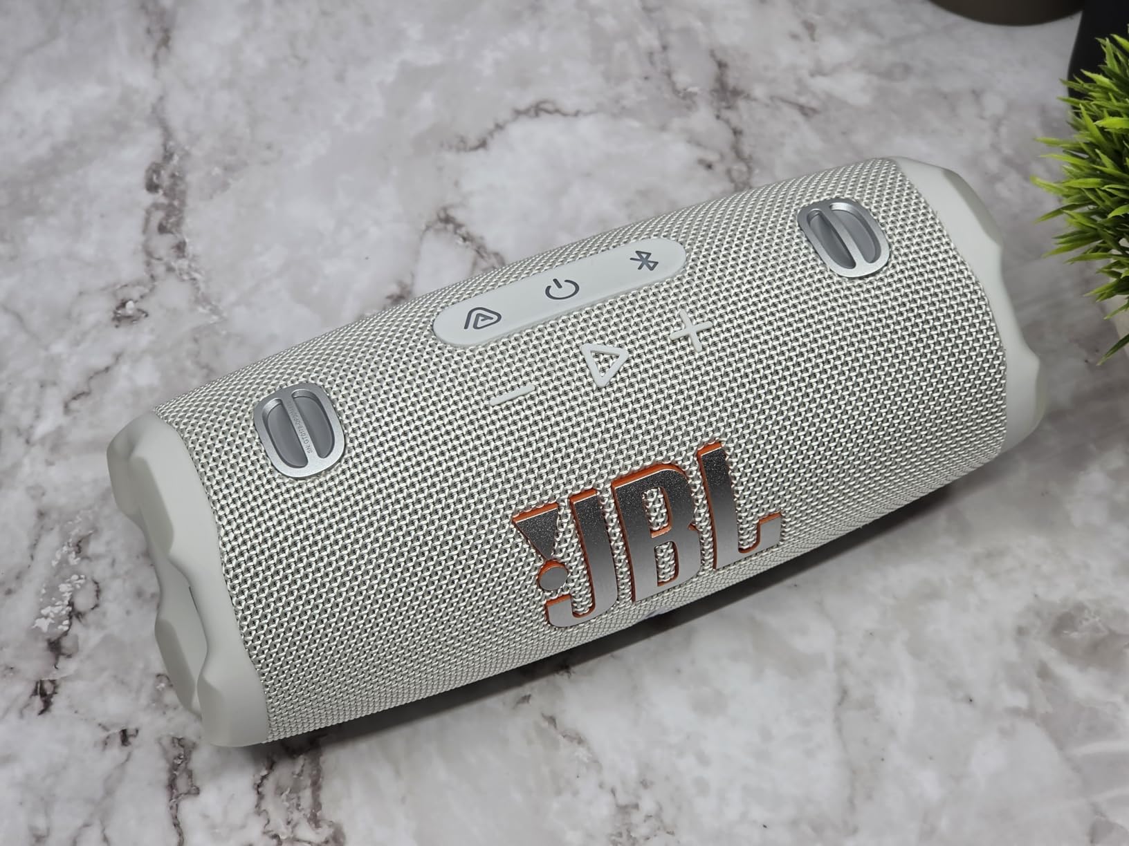 JBL Charge 6 - Portable Waterproof & Drop-Proof Bluetooth Speaker, Bold JBL Pro Sound & AI Sound Boost, 28Hrs Playtime, Built-in powerbank & Comes with a Sturdy/Removable Carrying Strap (Black/Teal) customer photo 1
