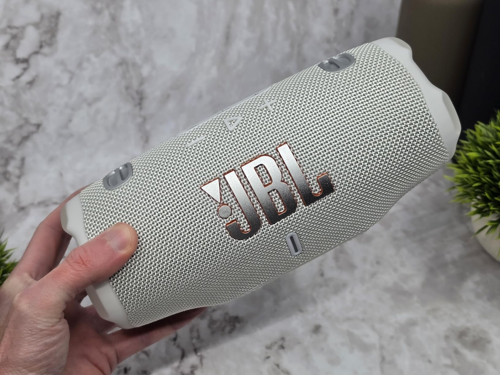 JBL Charge 6 - Portable Waterproof & Drop-Proof Bluetooth Speaker, Bold JBL Pro Sound & AI Sound Boost, 28Hrs Playtime, Built-in powerbank & Comes with a Sturdy/Removable Carrying Strap (Black/Teal) customer photo 2